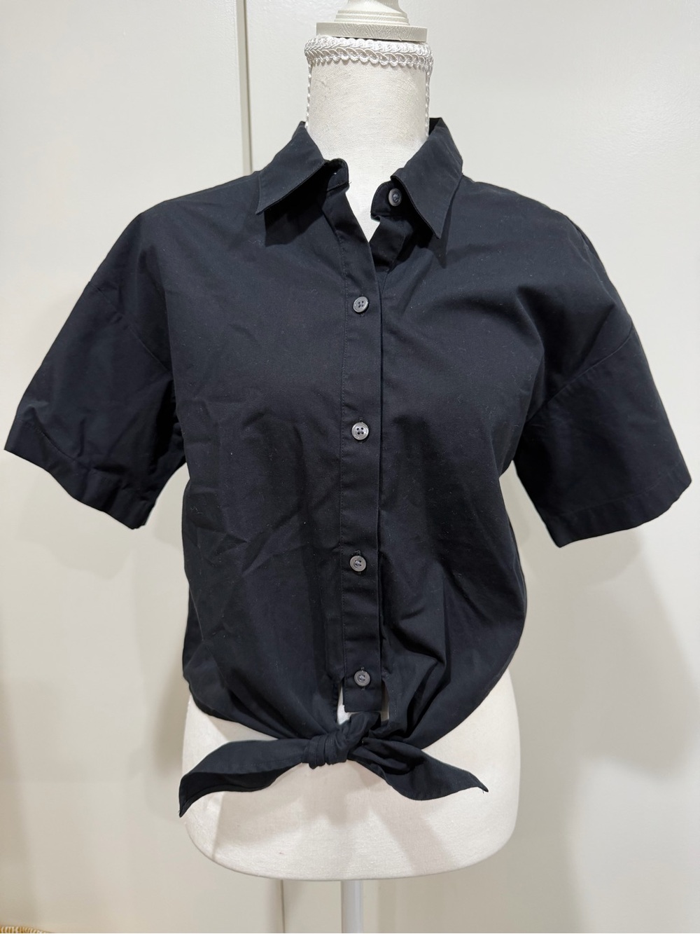 Banana Republic Black Short-Sleeve Tie-Front Button Shirt